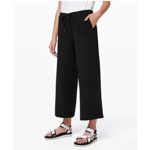 Lululemon Women Black On the Fly Wide-Leg 7/8 Pant Casual Athletic Size 2